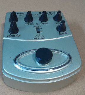 پریامپ و شبیهساز آمپ بیس Behringer V-Tone Bass BDI21 (استوک)